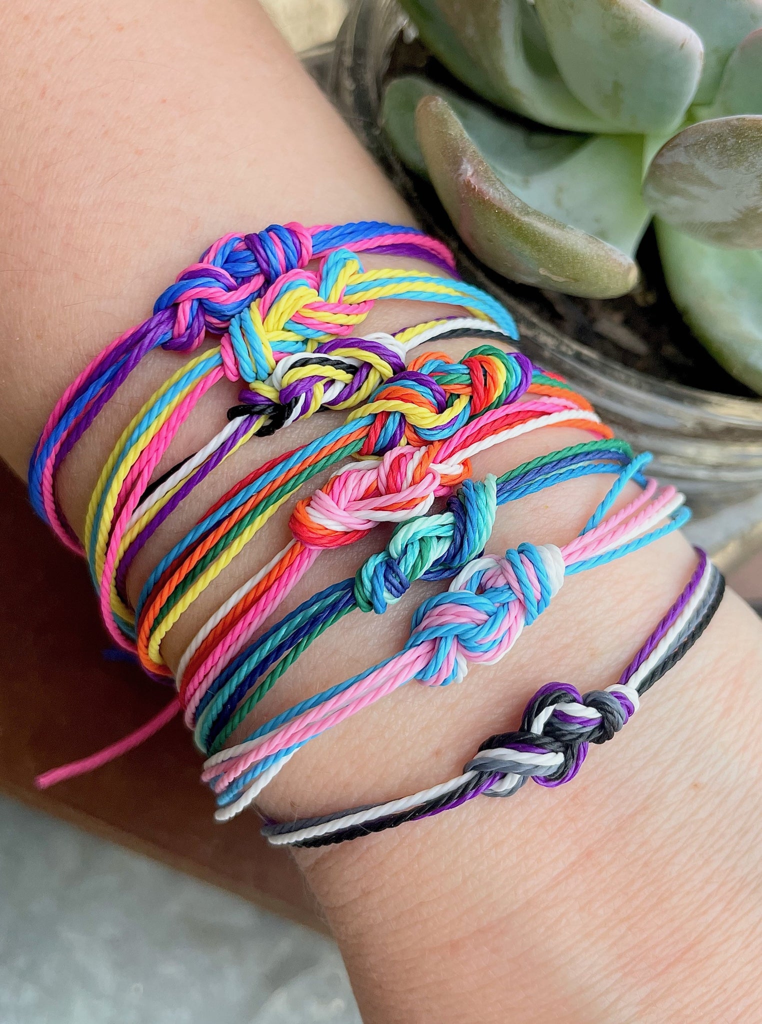 How to Make a Friendship Bracelet with a Recycled Plastic Lid | Club Chica  Circle - where crafty is contagious